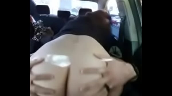 Follando en el auto